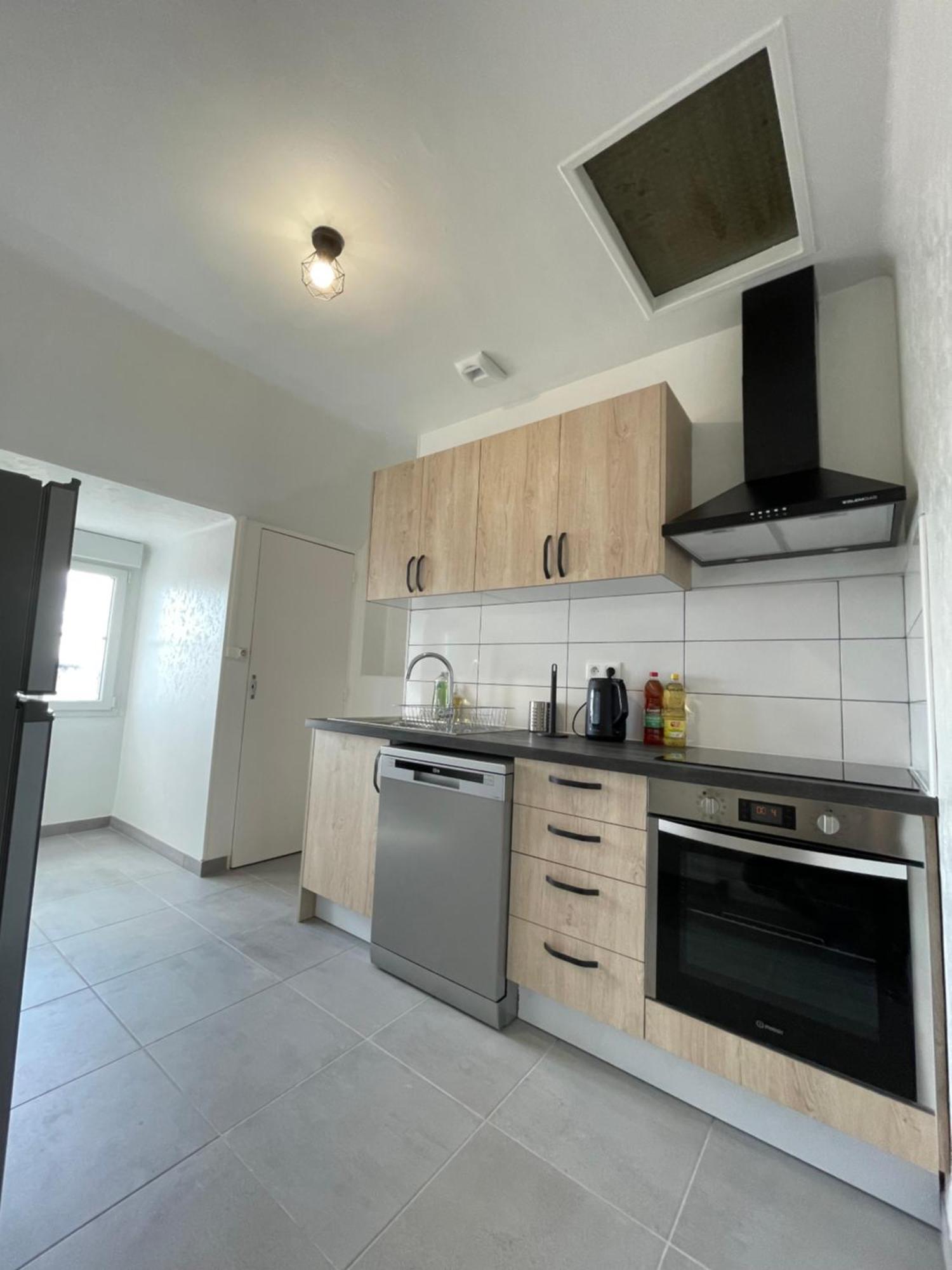 Appartement Renove Tout Equipe, Centre Ville, Proche De La Gare Et Commerce 弗莱尔 外观 照片