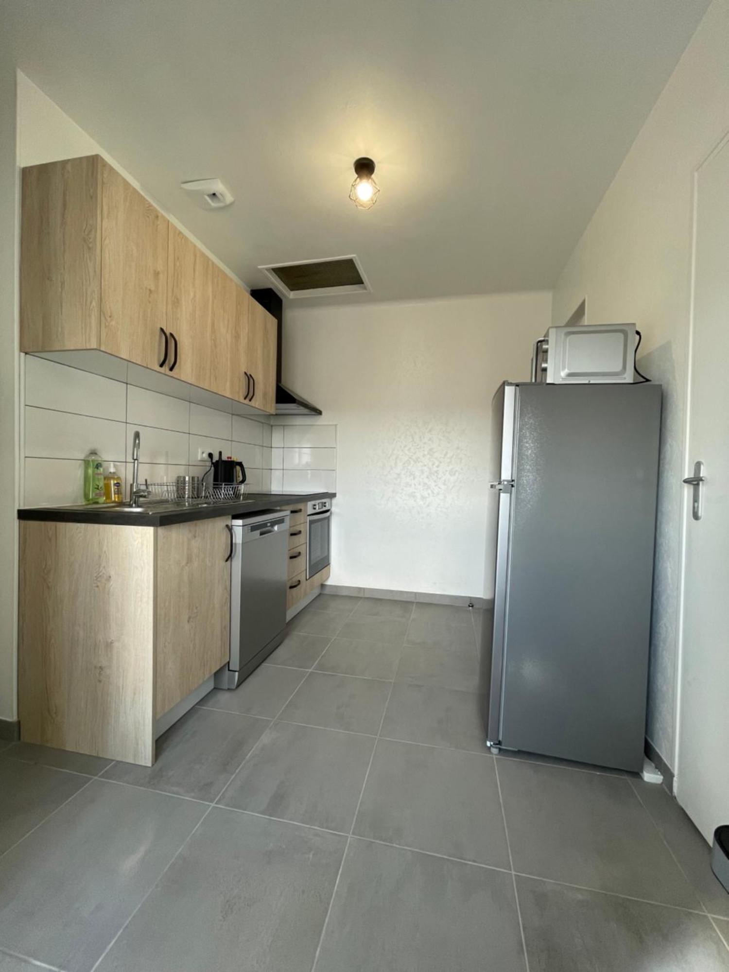 Appartement Renove Tout Equipe, Centre Ville, Proche De La Gare Et Commerce 弗莱尔 外观 照片